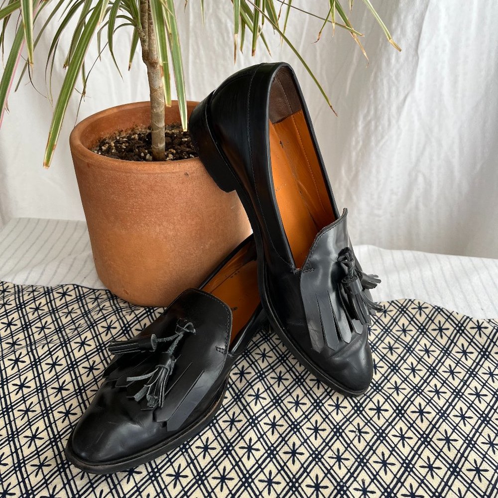 Everlane Tassle Loafer in Black